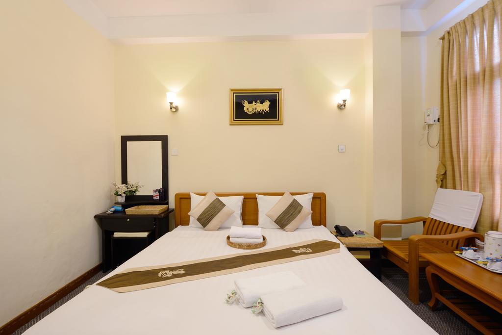 Cinderella Hotel Mawlamyine Phòng bức ảnh